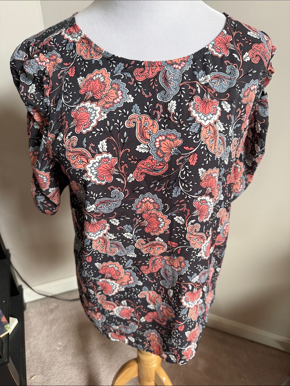 LOFT outlet Short-Sleeve Floral Blouse with Coral & Gray Paisley print